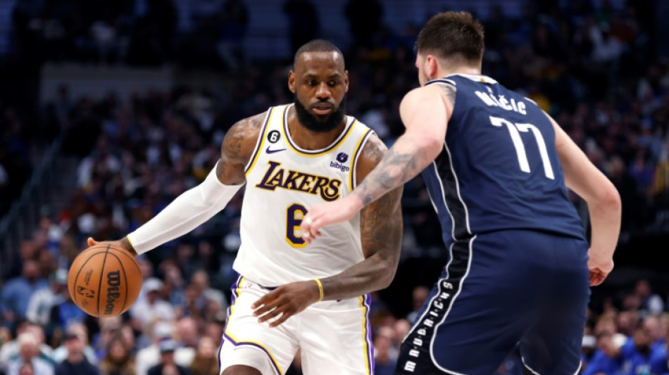 Lakers aim to find a way despite James injury