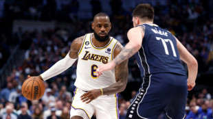 Lakers aim to find a way despite James injury