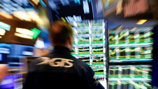 Wall Street d&eacute;prime, les incertitudes continuent de peser