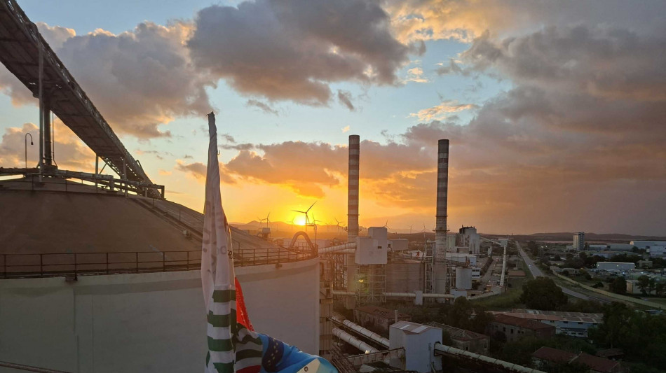 Operai Eurallumina da una settimana a 40 metri, 'Urso si attivi'