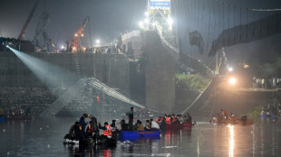 Mehr als 130 Tote bei Einsturz von Fu&szlig;g&auml;ngerbr&uuml;cke im Westen Indiens