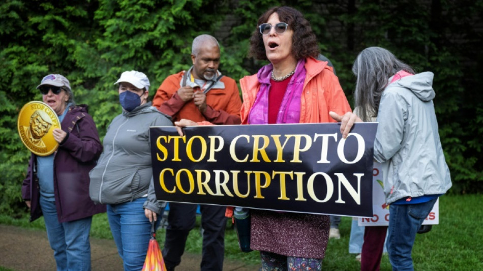 Trump asiste a gala de compradores de su criptomoneda, en medio de denuncias de corrupci&oacute;n