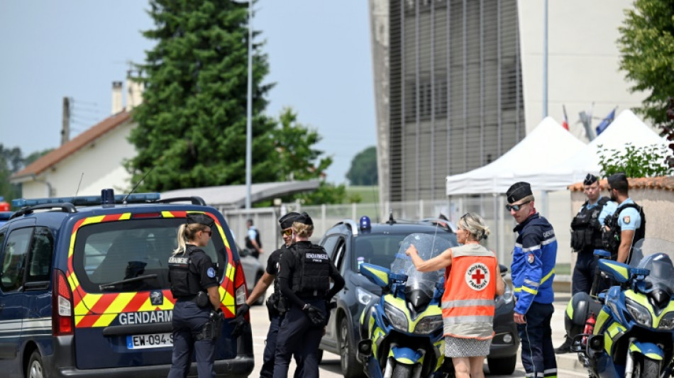 Aluno de 14 anos mata assistente educacional a facadas na França