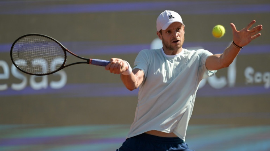 Los argentinos Cer&uacute;ndolo y Etcheverry avanzan a cuartos en el ATP de Santiago