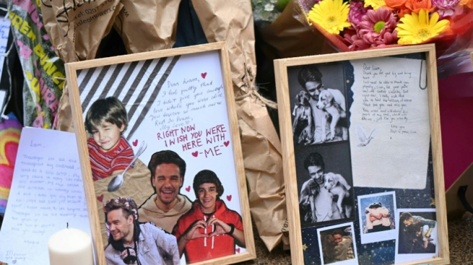 F&atilde;s de todo o mundo prestam homenagem ao ex-One Direction Liam Payne