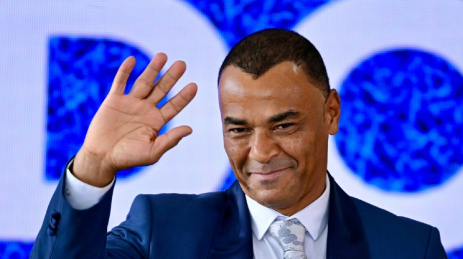 Grupo de ex-jogadores manifesta apoio a Infantino em meio &agrave; crise na Fifa