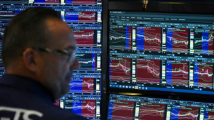 Wall Street fl&eacute;chit, le regard tourn&eacute; vers Nvidia