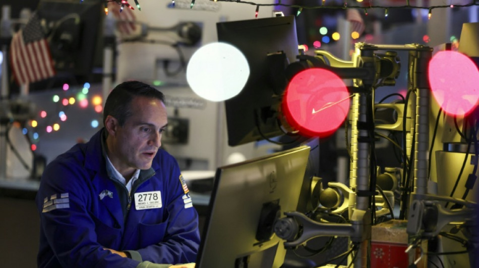 Wall Street clôture dans le rouge, s'inquiète de la tech