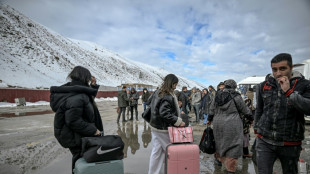 Al borde de los nervios, iran&iacute;es en Turqu&iacute;a observan c&oacute;mo su patria se estremece