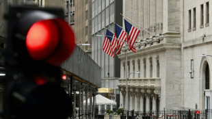 Wall Street ouvre en l&eacute;g&egrave;re baisse, les taux montent apr&egrave;s la BCE