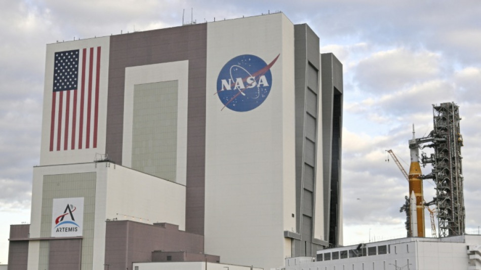 Sortie de la fus&eacute;e lunaire de la Nasa en amont du lancement d'Art&eacute;mis 2