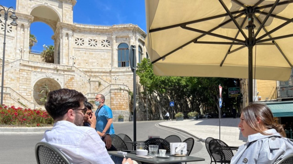 Istat, caro-vacanze, mangiare e dormire fuori costa il 3,4% in pi&ugrave; del 2025