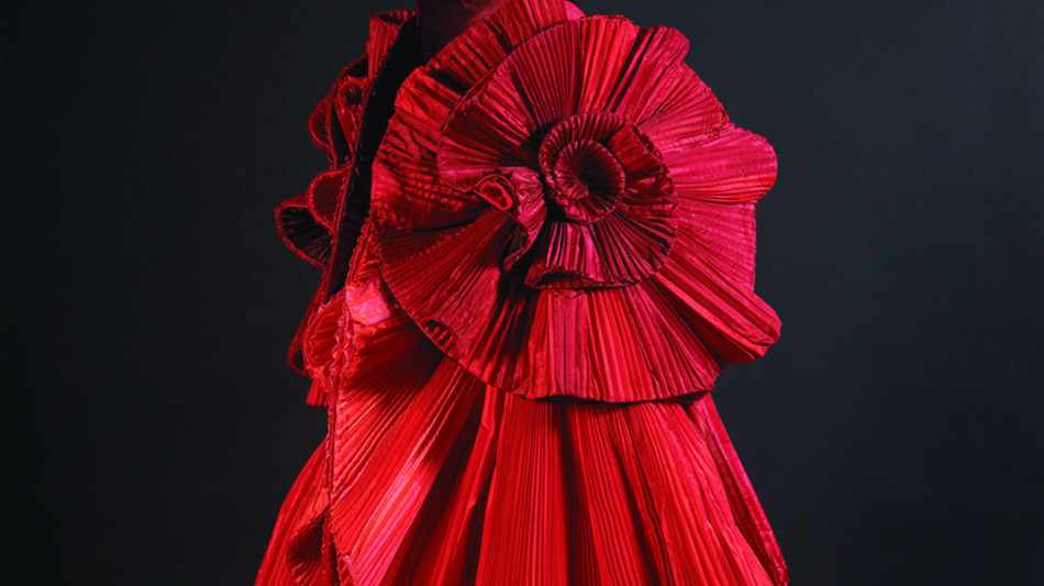 Gli abiti-scultura di Capucci in mostra a Villa Pisani