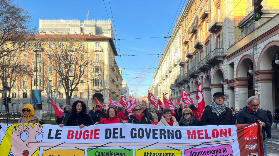 Cgil, diecimila in piazza a Torino e migliaia in altre città del Piemonte