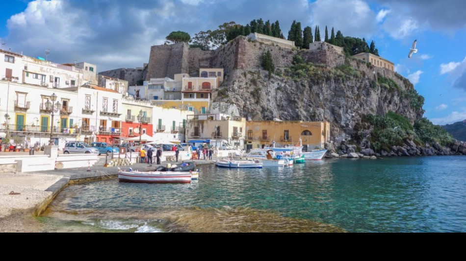 I sindaci delle Eolie con le associazioni in difesa sanit&agrave;