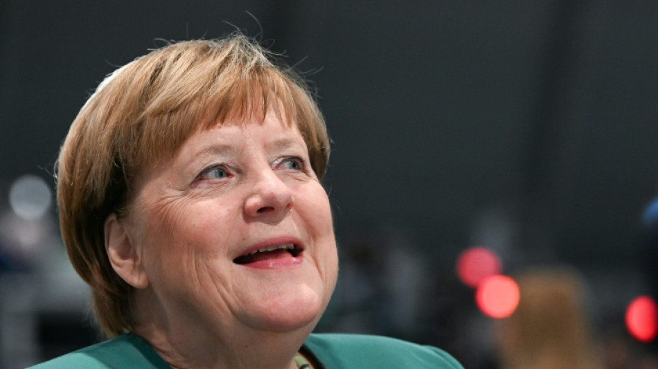 Merkel zeigt Verst&auml;ndnis f&uuml;r Debatten - und r&auml;t Merz zu "weitem Herz"