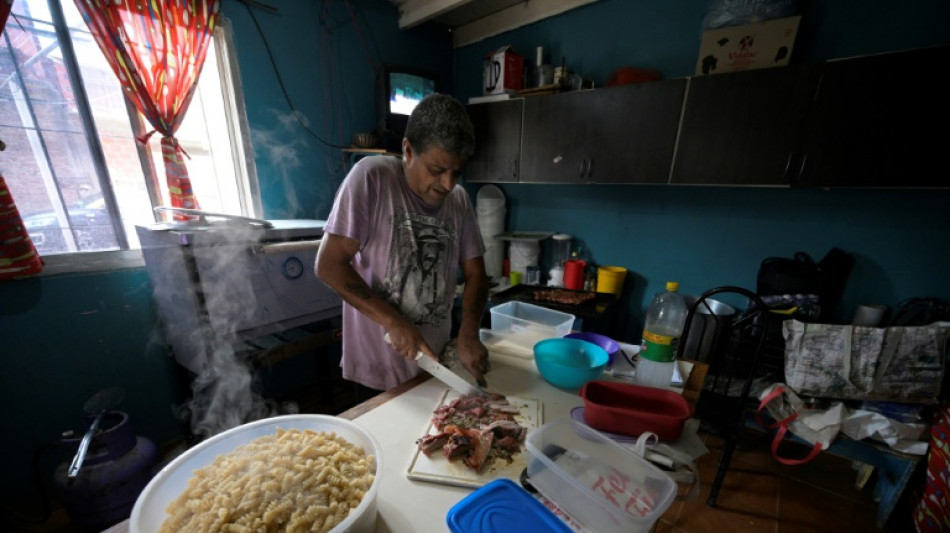 Cozinhas comunit&aacute;rias da Argentina em crise: sem comida e com mais gente para atender