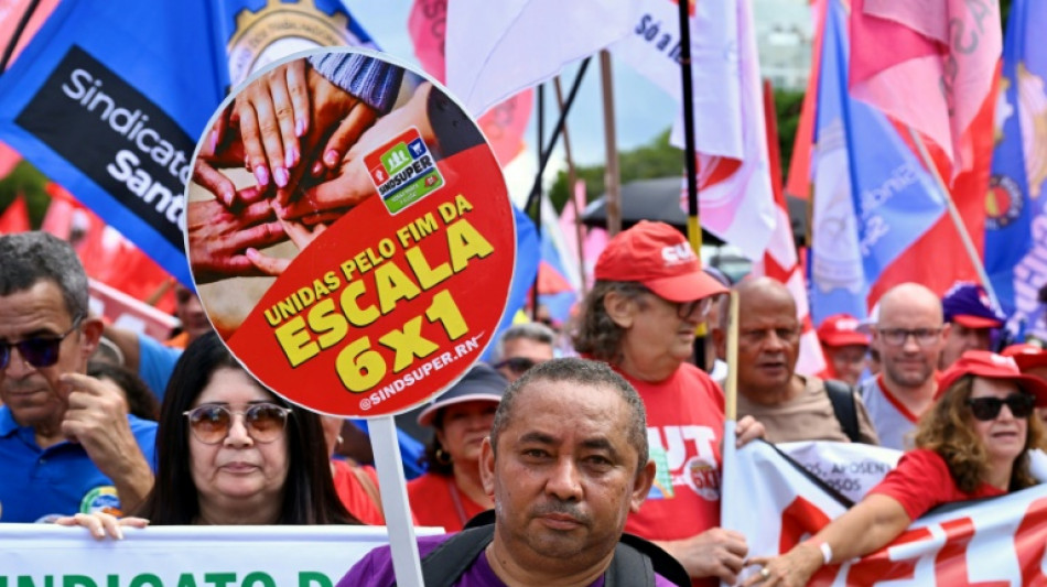 Br&eacute;sil: des milliers de personnes manifestent en soutien &agrave; un projet de r&eacute;duction du temps de travail
