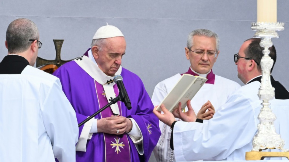 Papst Franziskus feiert Freiluftmesse vor tausenden Gläubigen in Malta