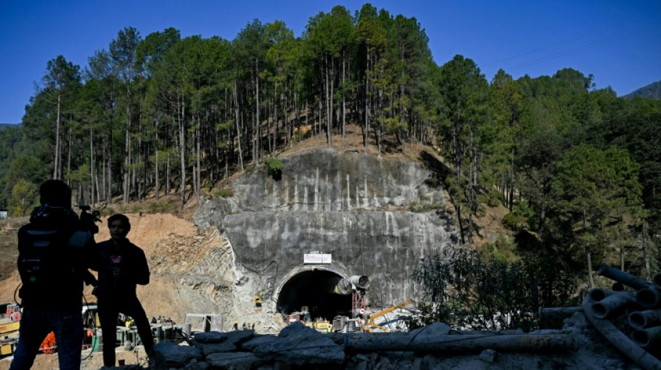 Inde: les secours sur le pied de guerre pour les ouvriers bloqu&eacute;s dans un tunnel