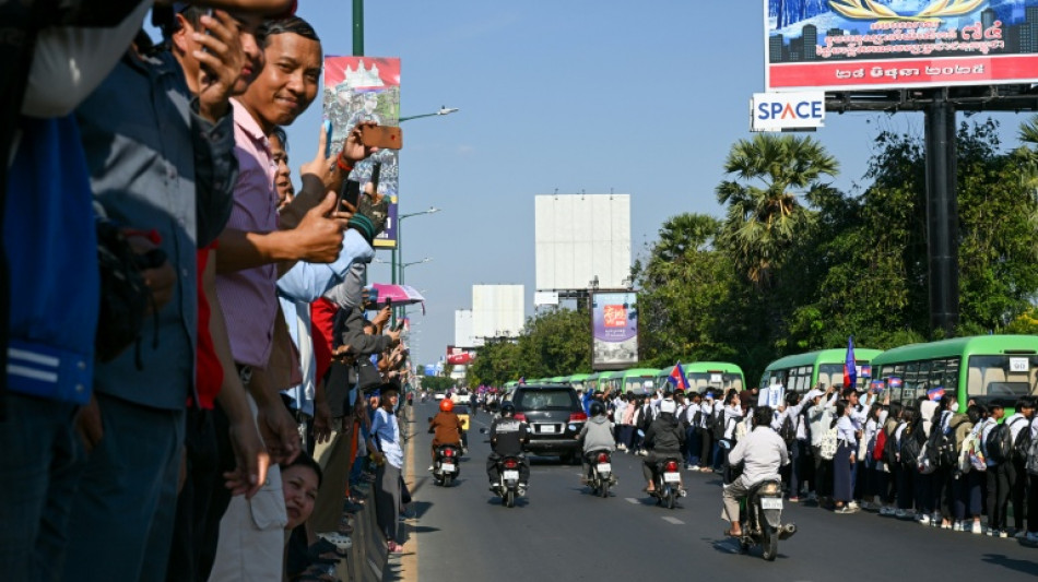 Les 18 soldats cambodgiens lib&eacute;r&eacute;s par la Tha&iuml;lande accueillis en h&eacute;ros