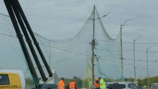Erstmals in Kiew: Netze zum Schutz vor Drohnen an wichtiger Br&uuml;cke angebracht