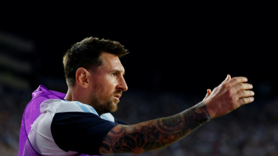 Com gol de Messi, Argentina vence Isl&acirc;ndia (3-0) em amistoso preparat&oacute;rio para Copa