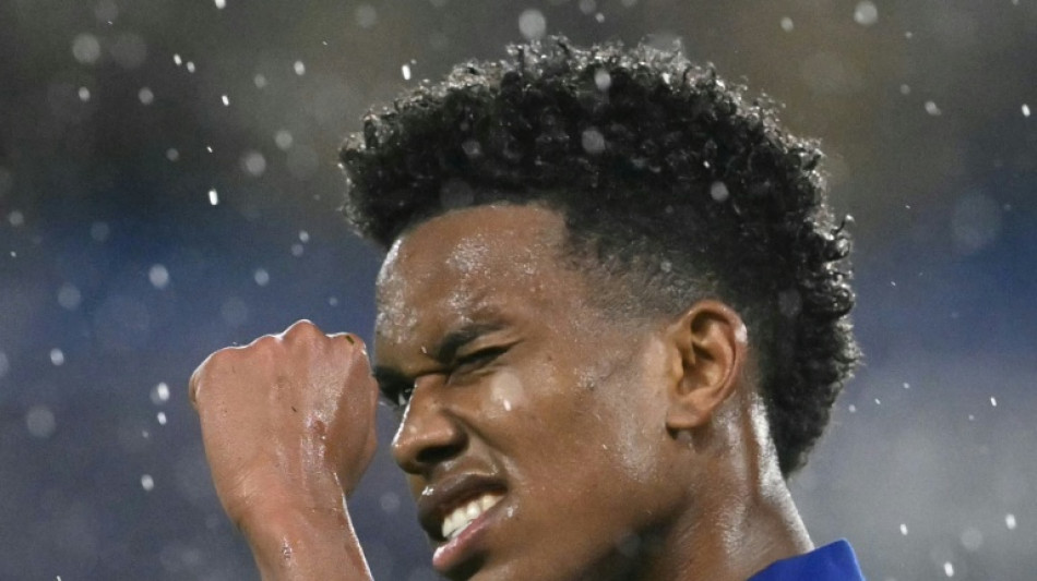 Est&ecirc;v&atilde;o marca e Chelsea goleia Ajax (5-1) na Champions