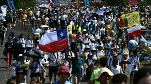A Rome, des foules de jeunes catholiques attendent le pape avec impatience