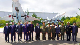 El l&iacute;der norcoreano visita una f&aacute;brica de aviaci&oacute;n militar en Rusia