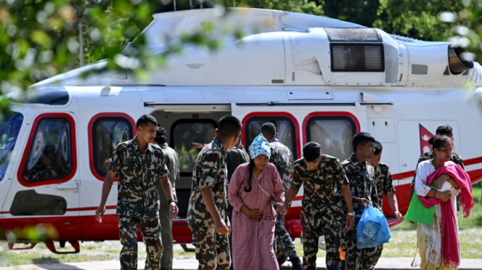 Amenaza de nuevas riadas tras alud que dej&oacute; m&aacute;s de 550 muertos entre Nepal y China