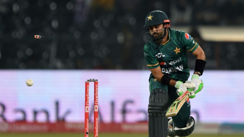 Four-wicket Ellis keeps Pakistan down to 162-8 despite Azam's 66
