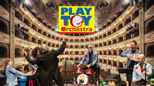 "Playtoy Orchestra", in giro per il mondo con giocattoli per suonare musica classica