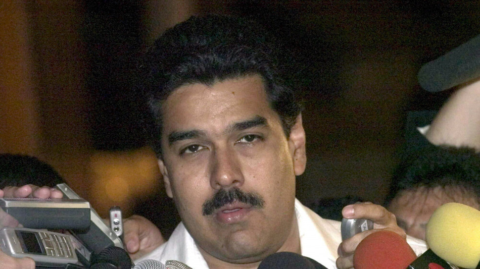 Media, l'aereo militare con Maduro atterrer&agrave; oggi a New York