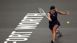 Swiatek cruises to win over Kasatkina